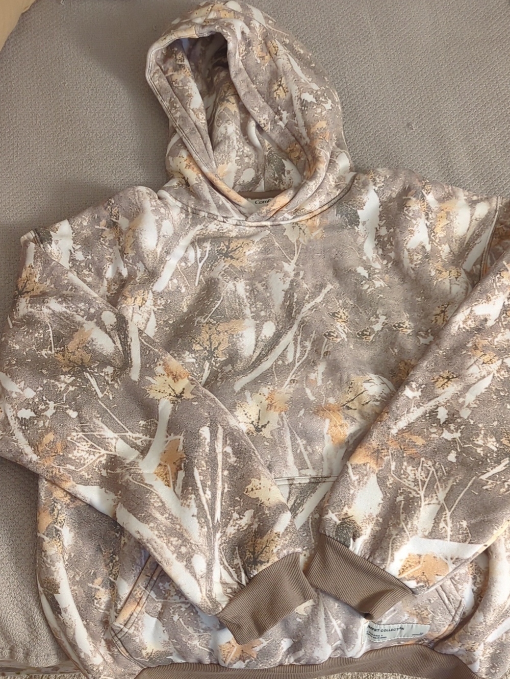Camouflage-Print Hooded Sweatshirt in Taupe & Beige